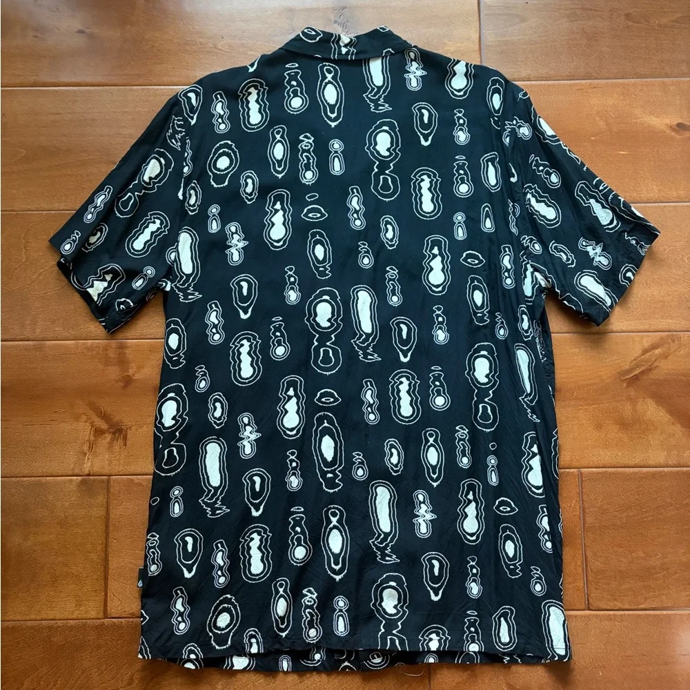Volcom Black and White Patterned Casual Shirt - Picture 3 of 3